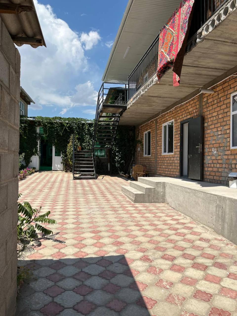 Bilim Guest House Tamchy Exterior foto